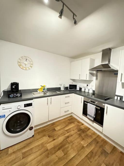 Luxury Cozy 3 Bed Apartment 5Mins From City - Free Parking! Nottingham Exterior photo