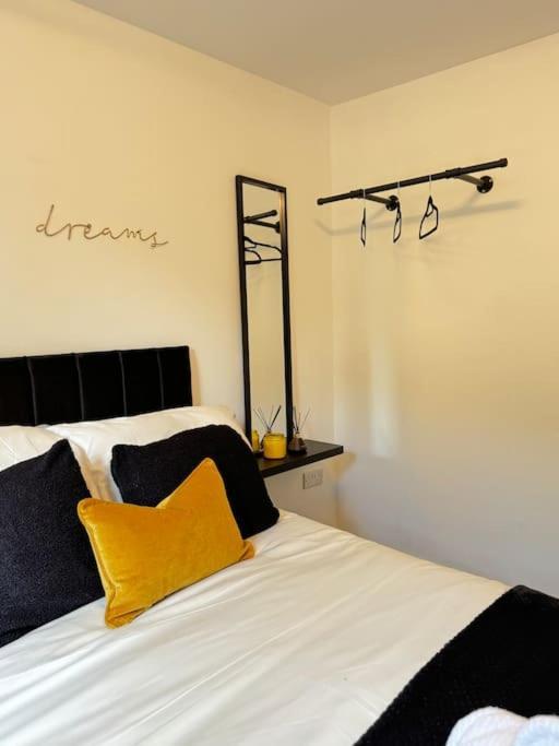 Luxury Cozy 3 Bed Apartment 5Mins From City - Free Parking! Nottingham Exterior photo